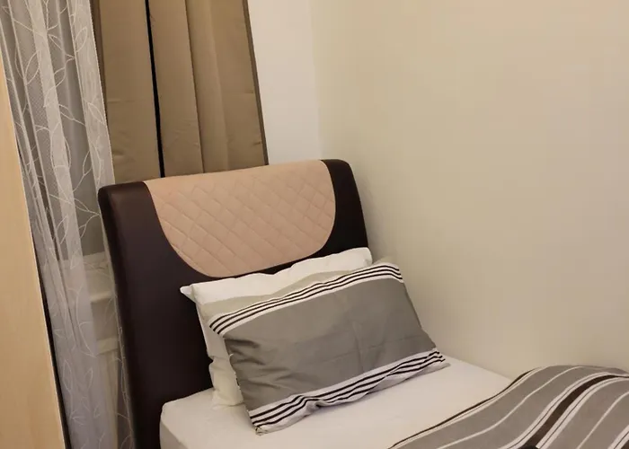 A Single Cosy Room In 4 Bedroom Property